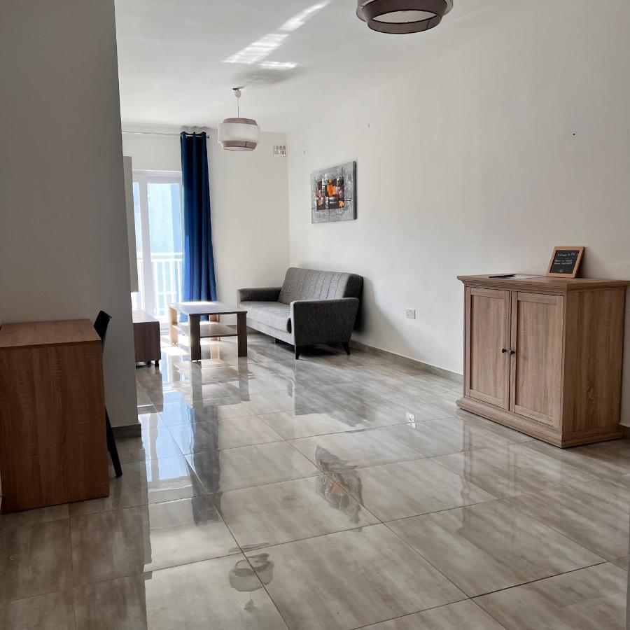 F3 Room 2, Private Room Two Single Beds Shared Bathroom Msida Kültér fotó