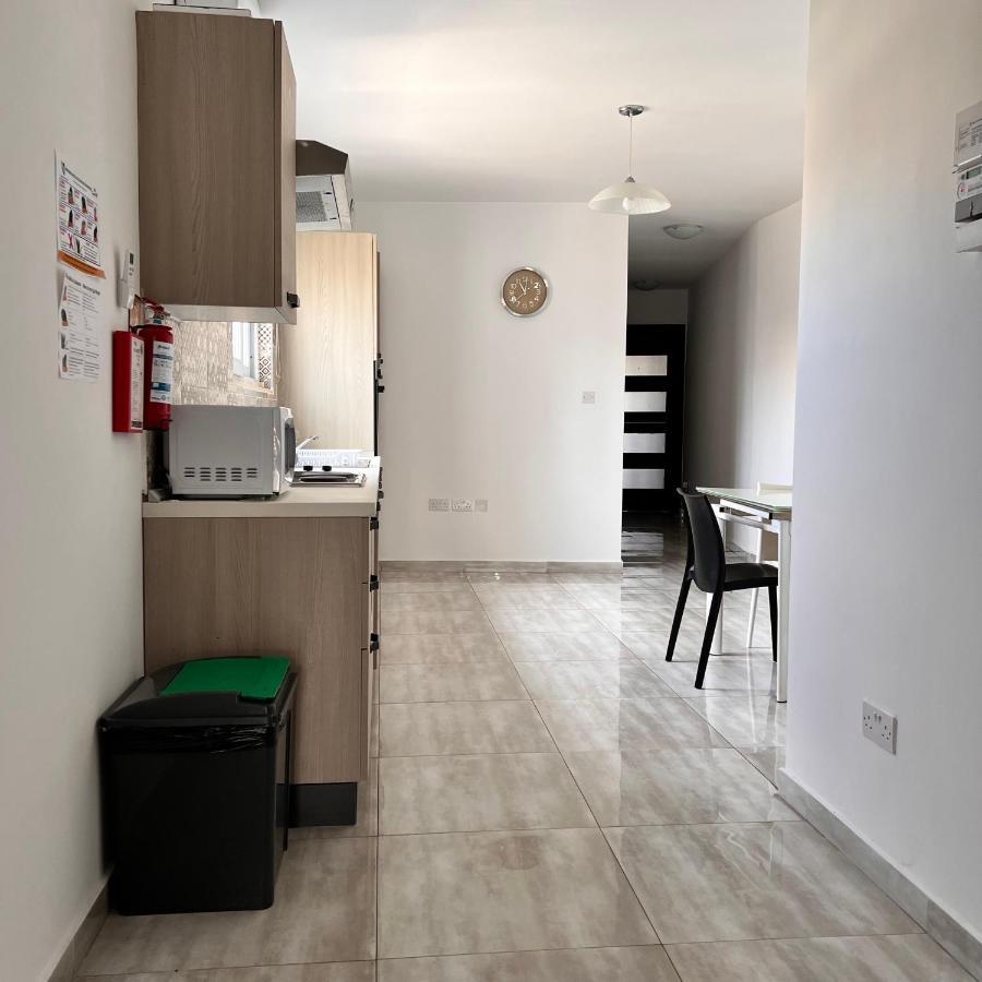 F3 Room 2, Private Room Two Single Beds Shared Bathroom Msida Kültér fotó