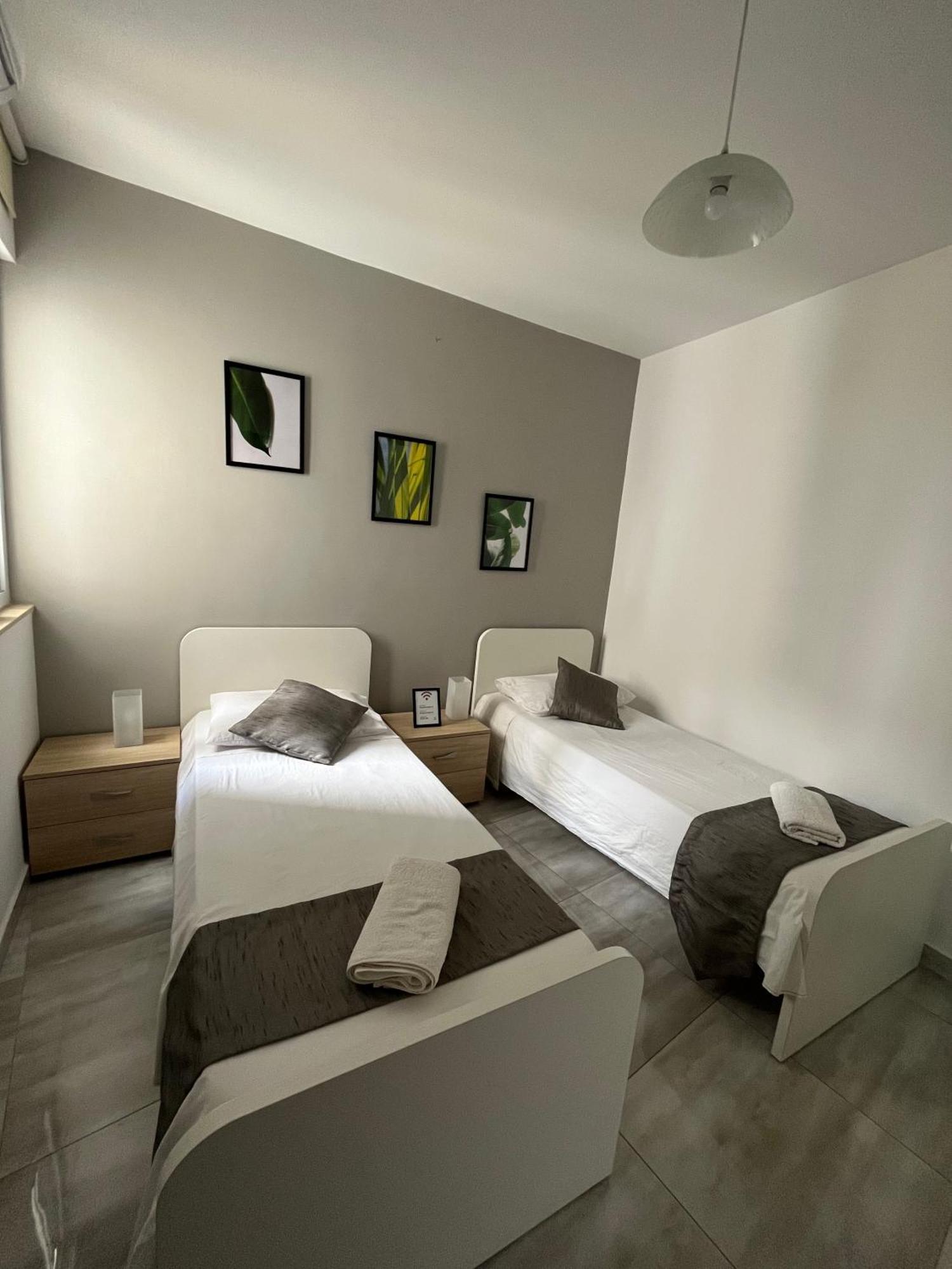 F3 Room 2, Private Room Two Single Beds Shared Bathroom Msida Kültér fotó