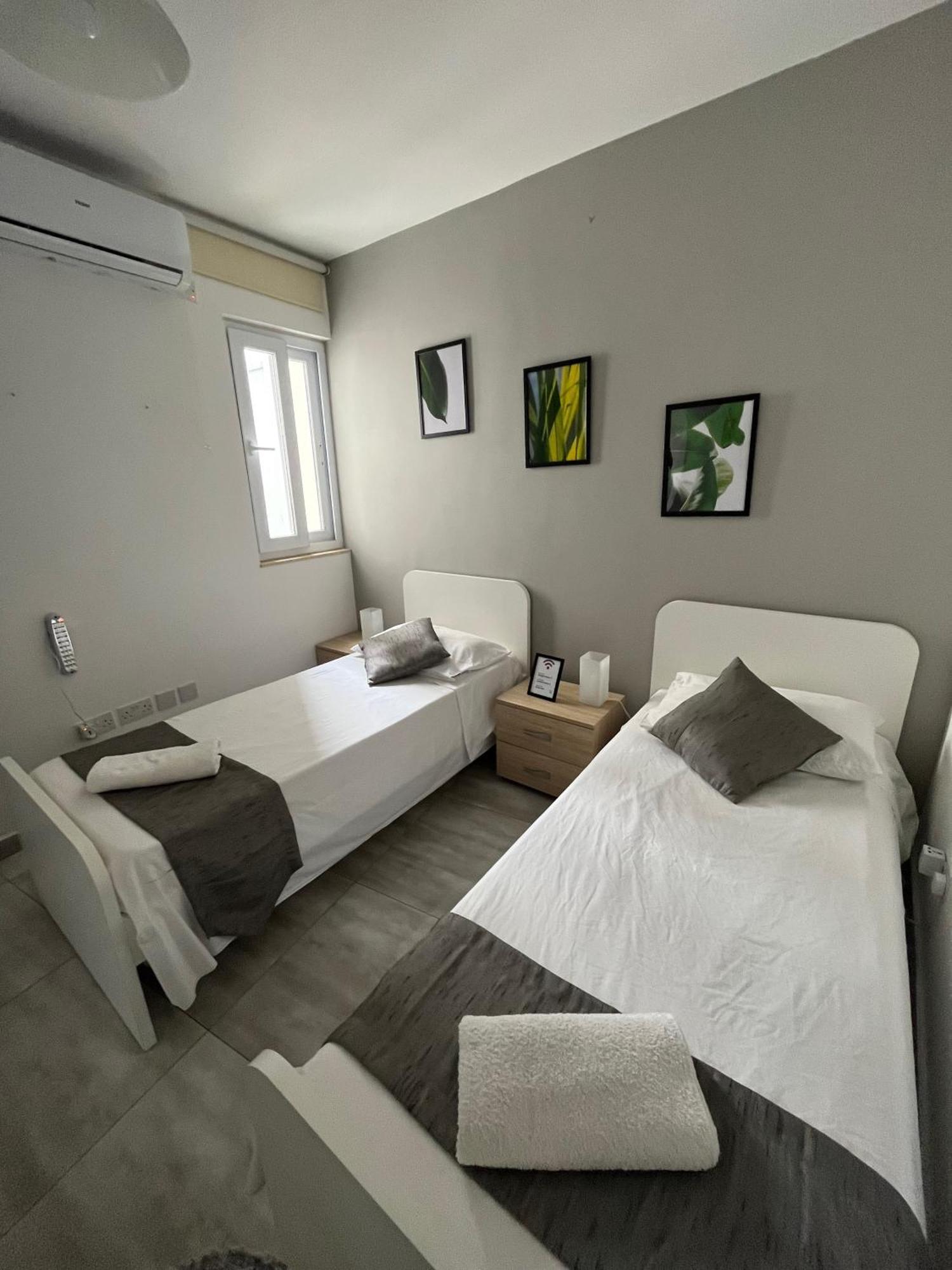 F3 Room 2, Private Room Two Single Beds Shared Bathroom Msida Kültér fotó